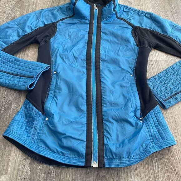 Lululemon Run Bundle Up Jacket Beaming Blue/Black - Size: 4 - Picture 6 of 12